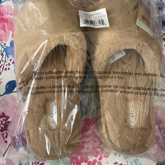 Muk Luks platform slippers - Picture 5 of 9